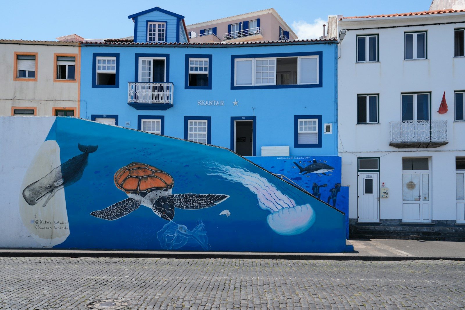 A mural on the side of a building in a city